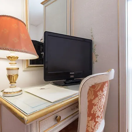 Ambassador Tre Rose Otel 3*
