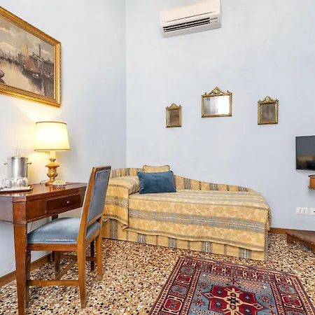 Palazzo Schiavoni Residenza D'epoca & Suite-apartments Guest house 3*