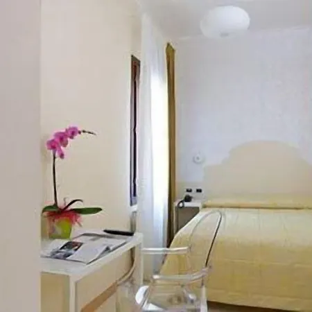 Adriatico Hotel 2*