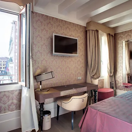Moresco Hotel