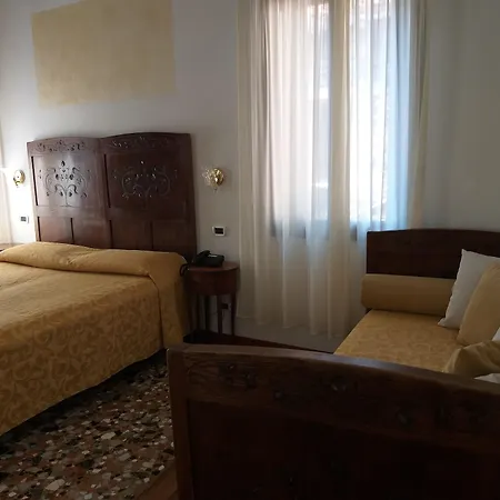 Art Deco Penzion Benátky