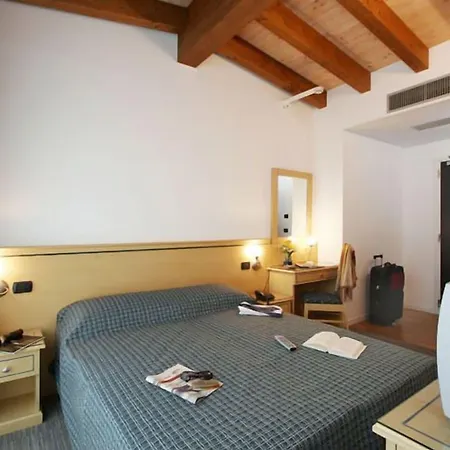 Mary Hotel 3*