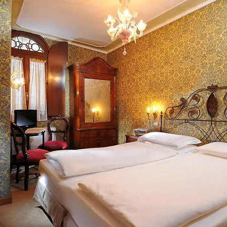 Hotel Flora 3*