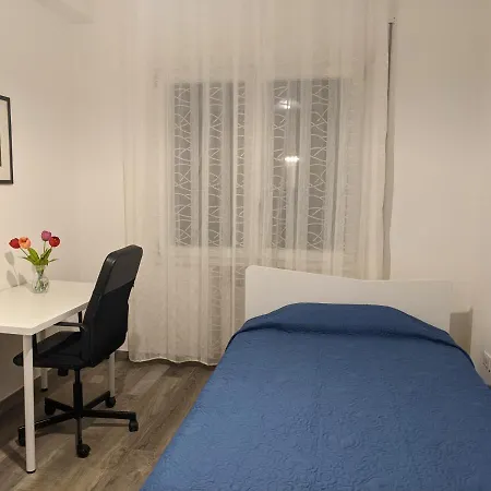 Appartamento Con Tre Stanze Da Letto *