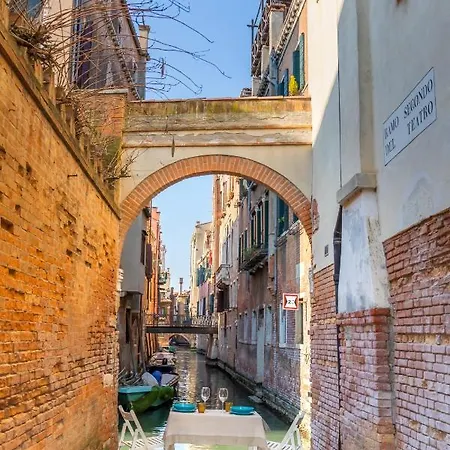Ramo Del Teatro Canal View * Venice