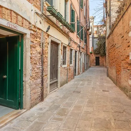 Apartment Ramo Del Teatro Canal View