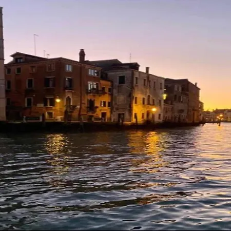 Apartment Blue George Venice