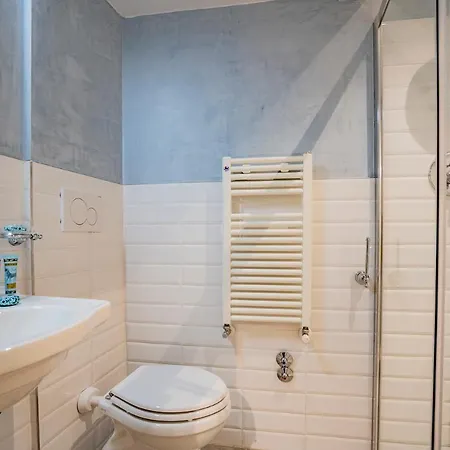 Dimora Sant'andrea Canal View Apartment Venice