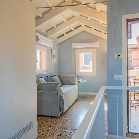 Dimora Sant'andrea Canal View Apartment
