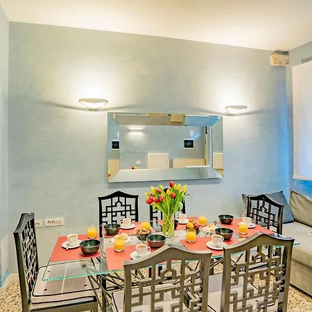 Dimora Sant'andrea Canal View Apartment Venice