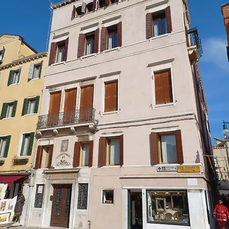 Giglio Glasshouse Apartamento *