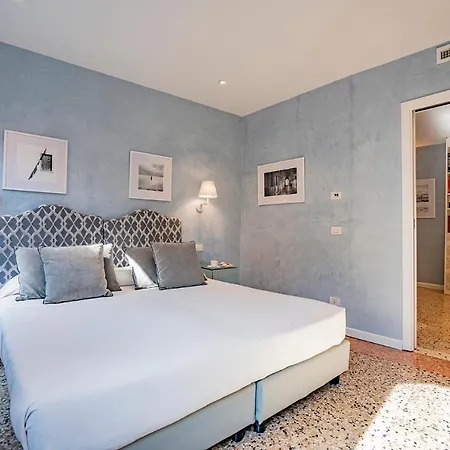 Apartment Dimora Sant'andrea Canal View Venice
