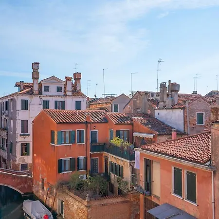 Dimora Sant'andrea Canal View Apartment *