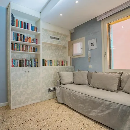 Dimora Sant'andrea Canal View Apartment *