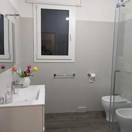 Appartamento Con Tre Stanze Da Letto Apartment *