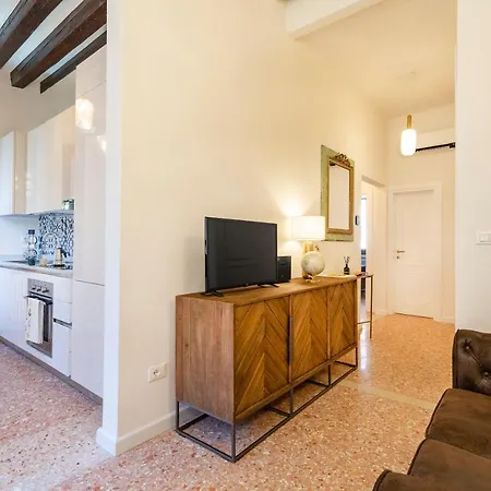 Querini Suite-balcony On Canal, Close To San Marco Apartment