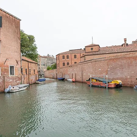 Ca' Leoncino - Canal Front Venice