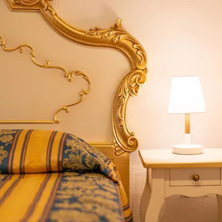 Ca' Leoncino - Canal Front Apartment *