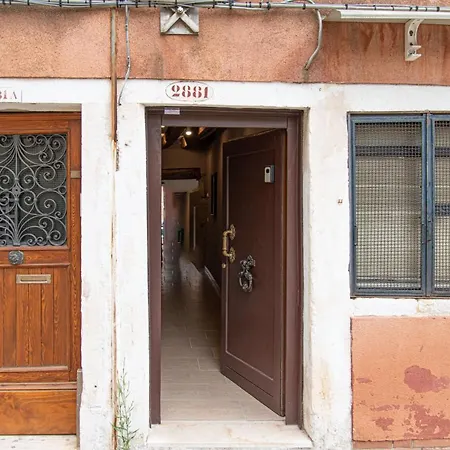 Ca' Leoncino - Canal Front Apartment *