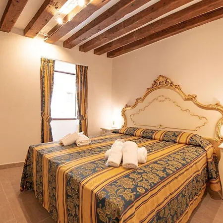 Ca' Leoncino - Canal Front Apartment *