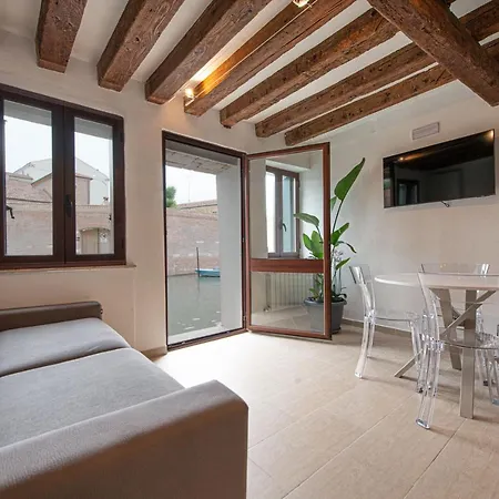 Ca' Leoncino - Canal Front Apartment Venice