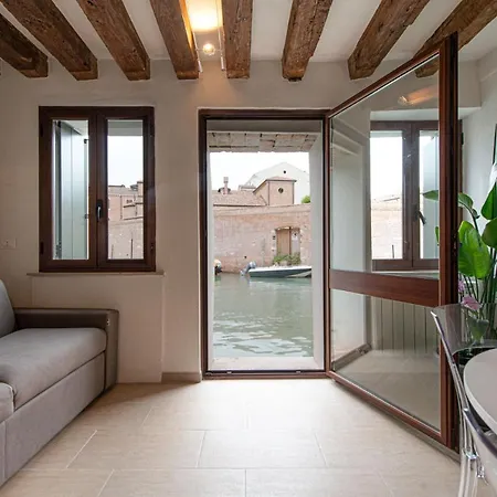 Ca' Leoncino - Canal Front Venice