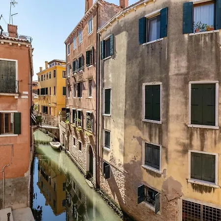 Apartment Querini Suite-balcony On Canal, Close To San Marco Venice