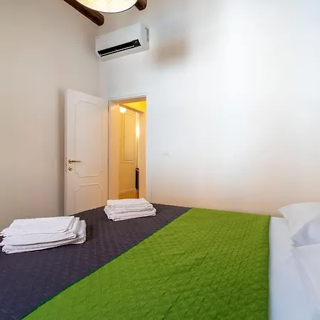 Apartment Querini Suite-balcony On Canal, Close To San Marco