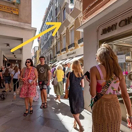 Venezia-san Marco View On Luxury Shopping Street