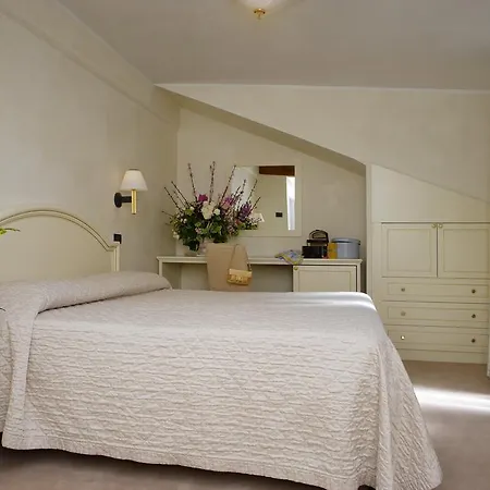 Szálloda Carlton Capri 3*
