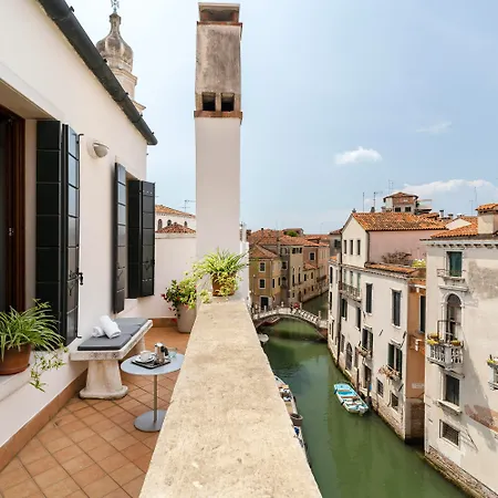 Palazzo Schiavoni Residenza D'epoca & Suite-apartments