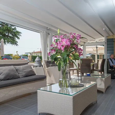 Hotel Venice Airport 4*