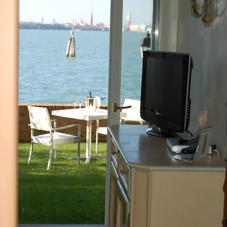 Laguna Hotel 4*