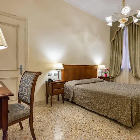 Dell'opera Hotel