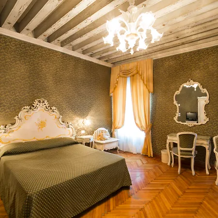 Pensión Palazzo Guardi 3*
