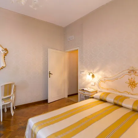 Pensión Palazzo Guardi 3*