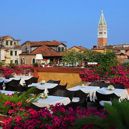Hotel A La Commedia 4*
