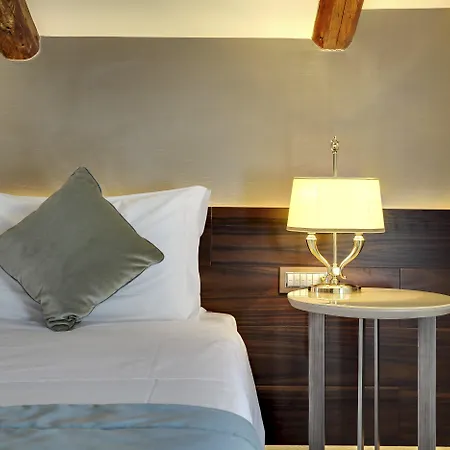 Dona Palace Hotel 4*