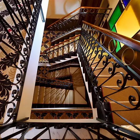 Amadeus Hotel