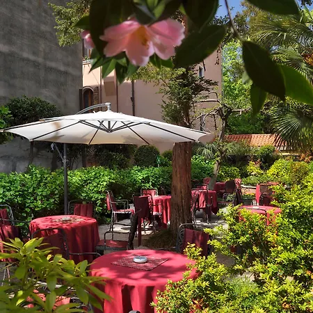 Amadeus Hotel