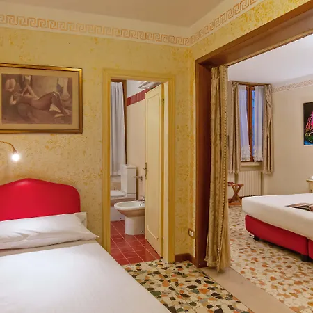 Hotel La Fenice Et Des Artistes 3*