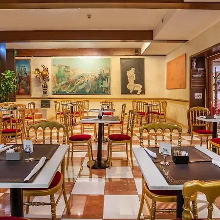 La Fenice Et Des Artistes Hotel 3*