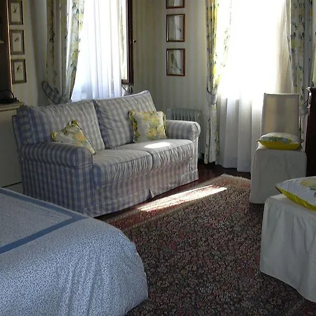 Bed & Breakfast At A Palazzo 3*