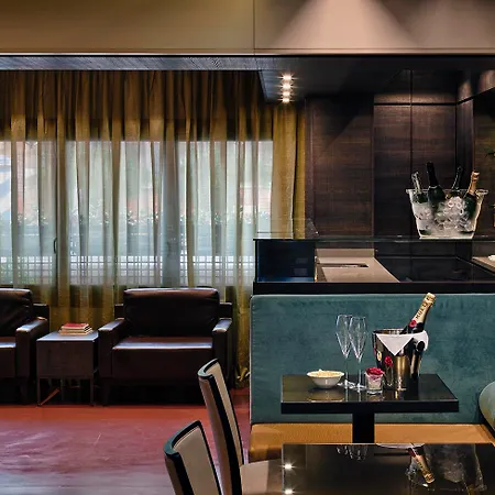 American-dinesen Hotel