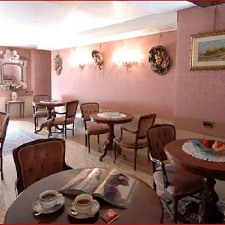 Hotel Canal & Walter 3*