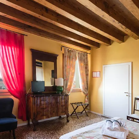 Hotel Ai Santi Apostoli