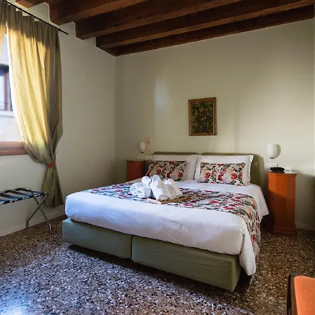 Ai Santi Apostoli Hotel