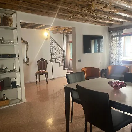 Ca' Ai Sospiri Apartment