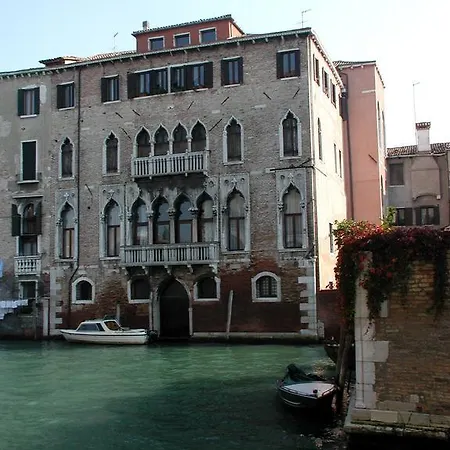 At A Palazzo Bed & Breakfast Venice