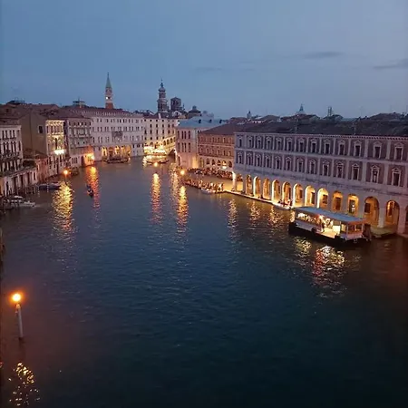 Hotel Ai Santi Apostoli 3*